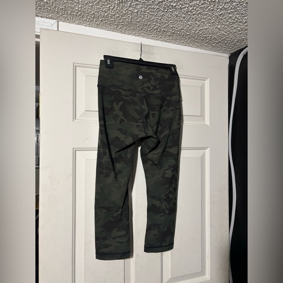 Lululemon Wunder Under Crop (High-Rise) *Full-On Luxtreme 21" - Picture 3 of 4